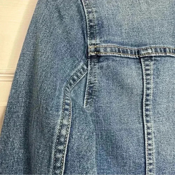 Old Navy Jean Jacket Distressed Size Small - Picture 14 of 16